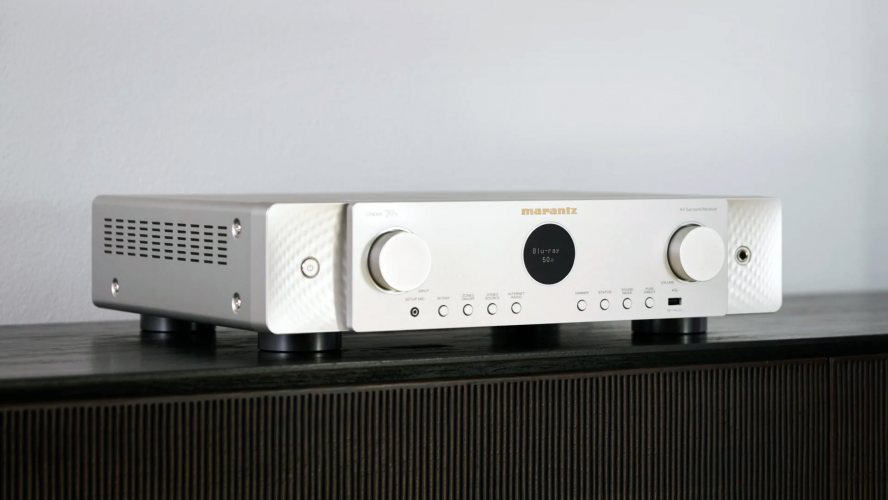 Marantz CINEMA 70s (Silver-Gold) в интерьере